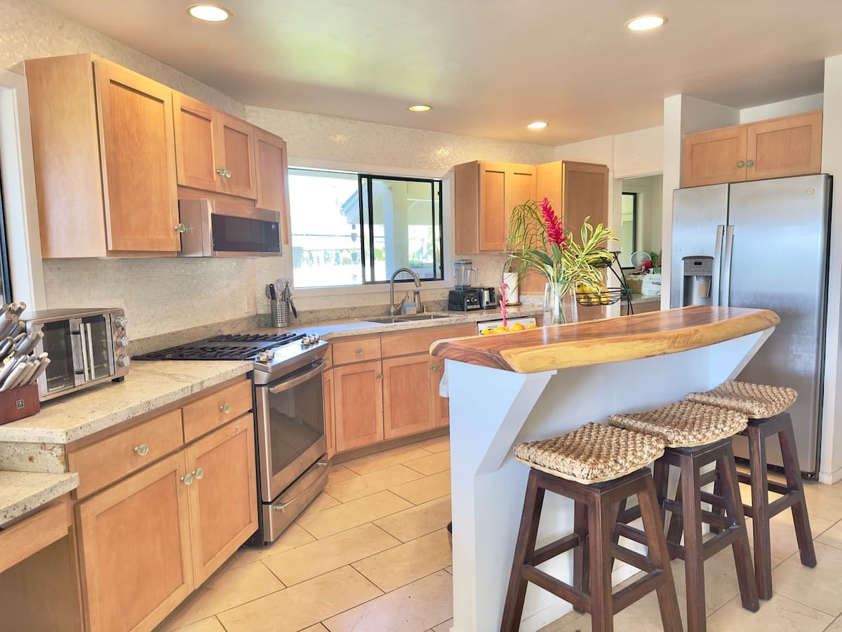 Home in Princeville · ★5.0 · 4 bedrooms · 6 beds · 3.5 baths - Photo 4