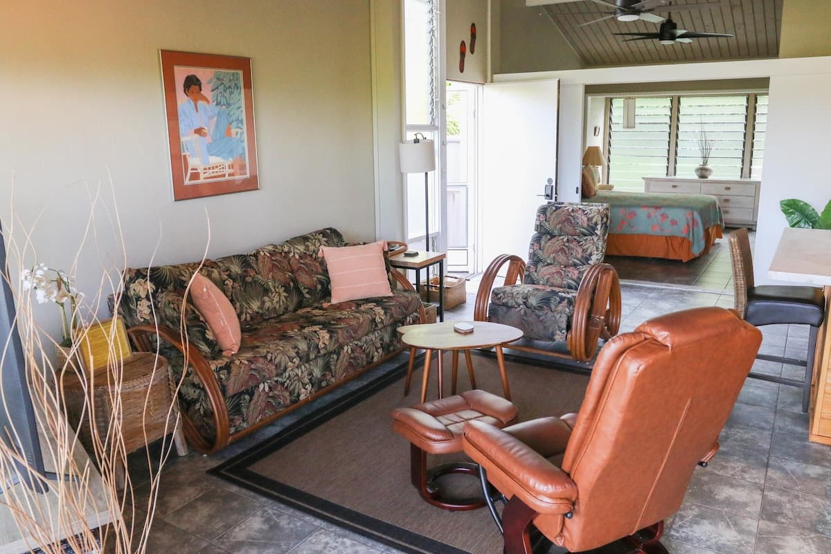 Condo in Kailua-Kona · ★4.85 · 1 bedroom · 1 bed · 1 bath - Photo 2