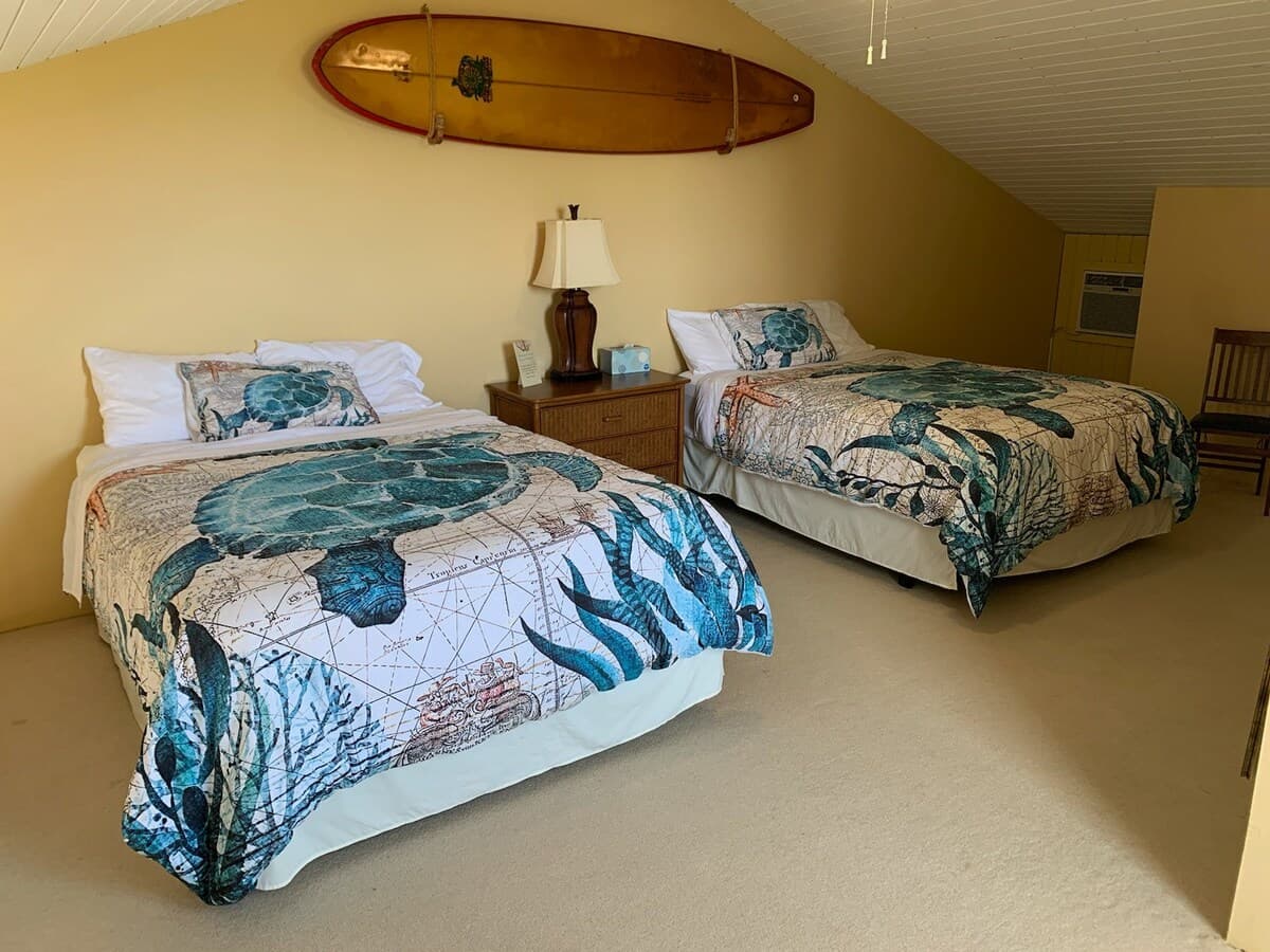 Condo in Kahuku · ★4.89 · 2 bedrooms · 4 beds · 2 shared baths - Photo 2