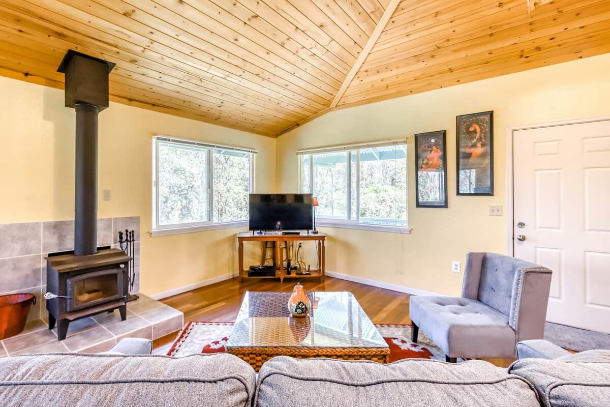Home in Volcano · ★4.0 · 1 bedroom · 2 beds · 1.5 shared baths - Photo 2