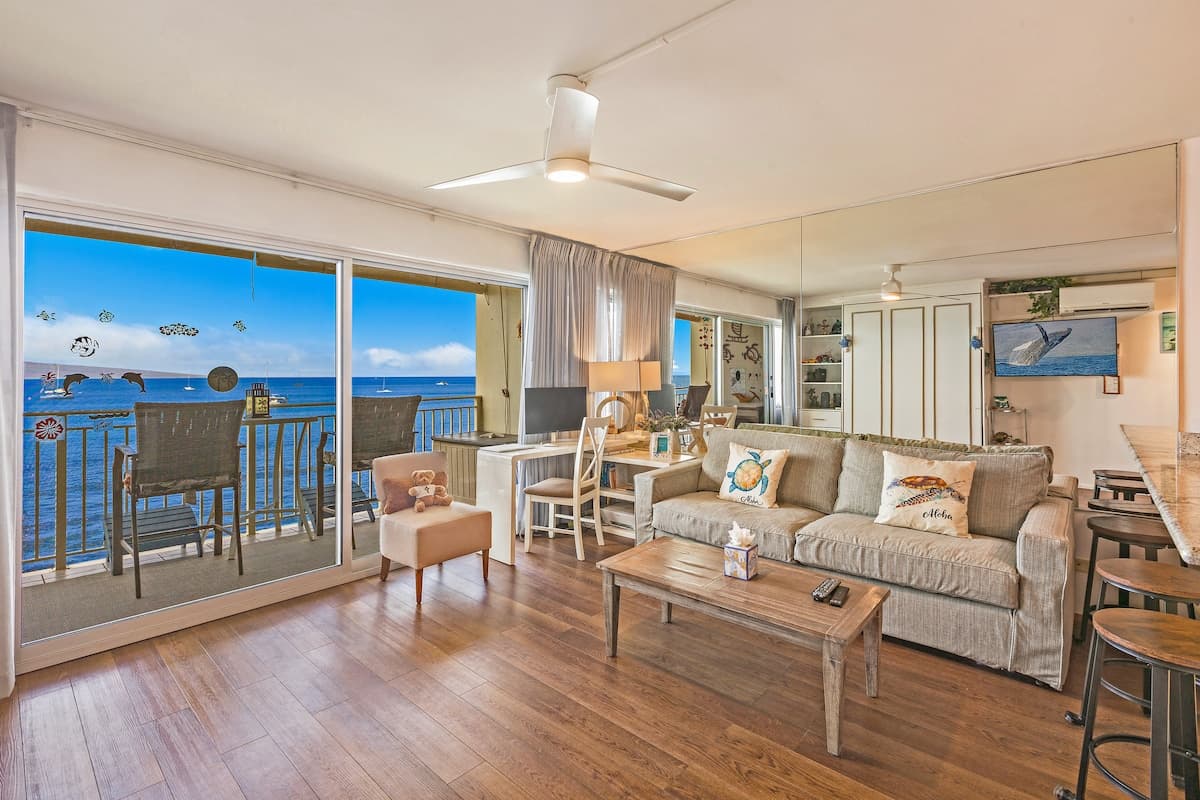 Condo in Lahaina · ★4.96 · 1 bedroom · 2 beds · 1 bath - Photo 3