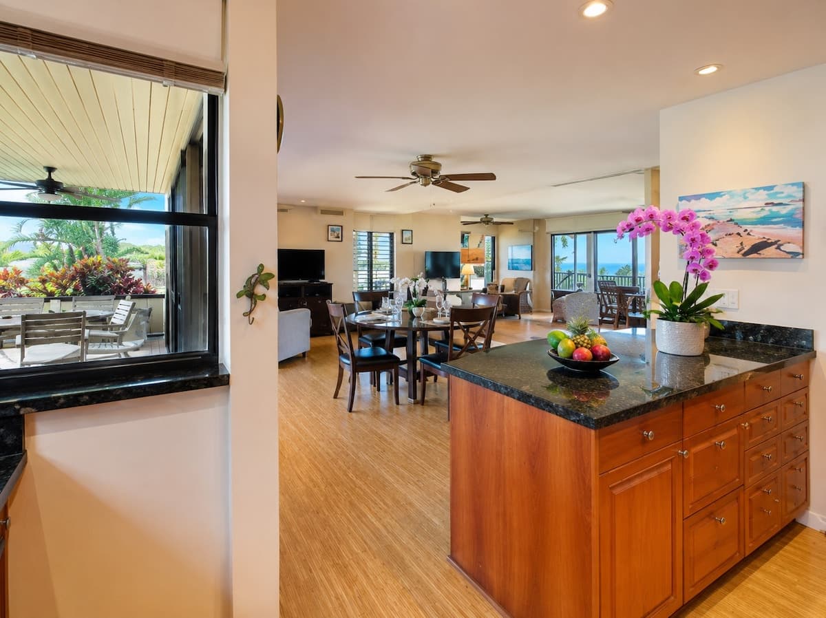 Condo in Kihei · ★4.88 · 2 bedrooms · 2 beds · 2 baths - Photo 4