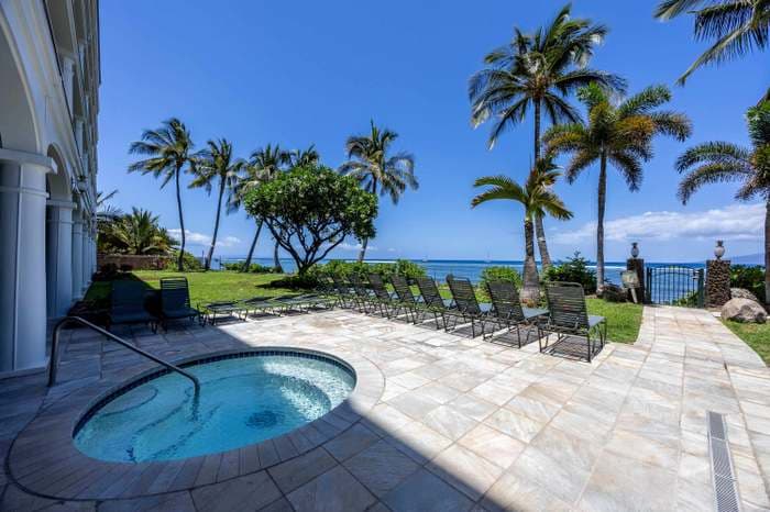 Condo in Lahaina · ★4.9 · 1 bedroom · 2 beds · 1 bath - Photo 3