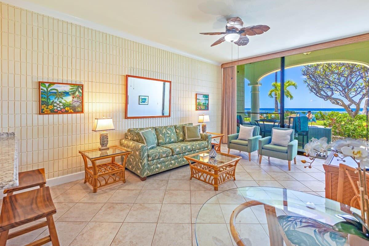 Condo in Lahaina · ★4.9 · 1 bedroom · 2 beds · 1 bath - Photo 5