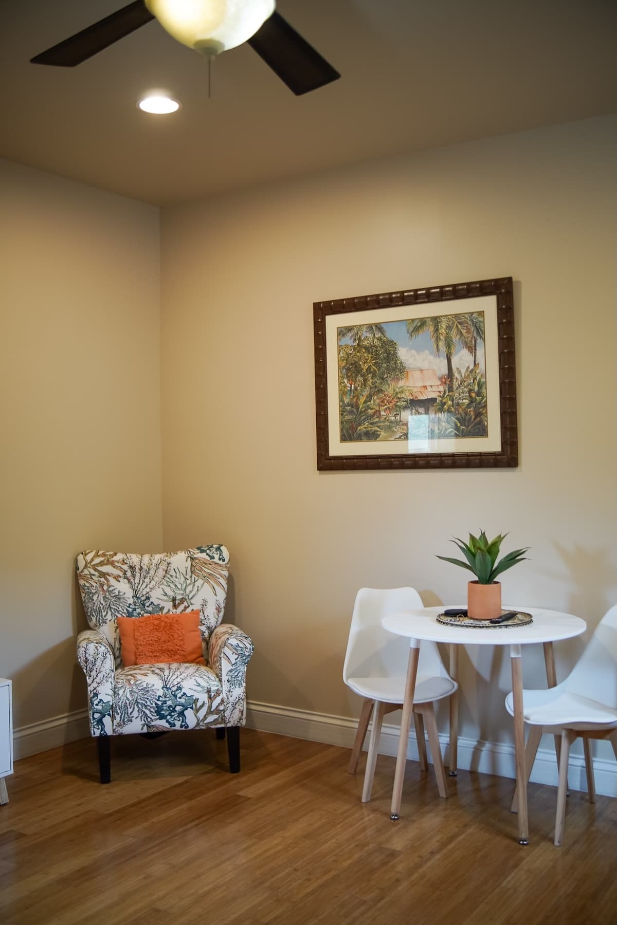 Last-Minute Deal! Central, Clean & Cozy Stay - Photo 5
