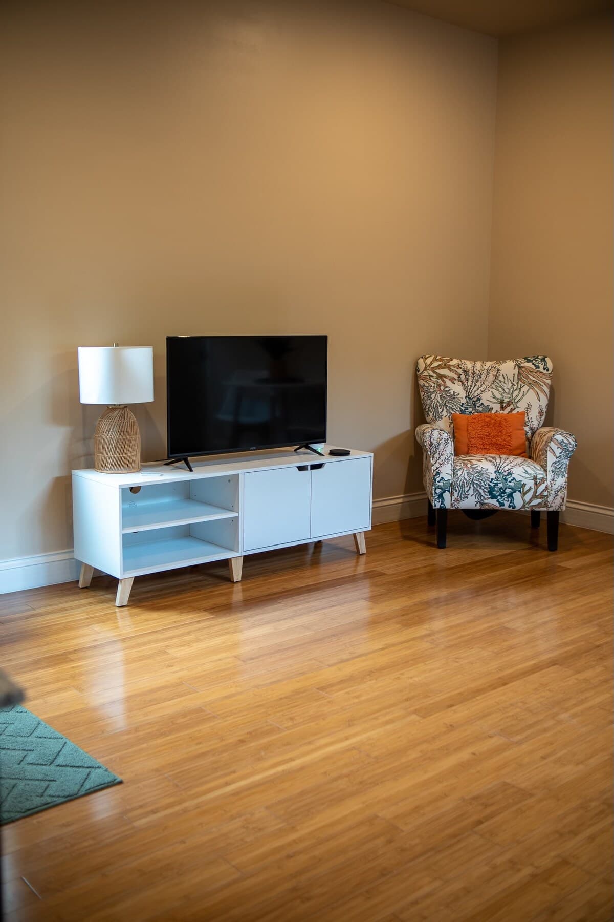 Last-Minute Deal! Central, Clean & Cozy Stay - Photo 1