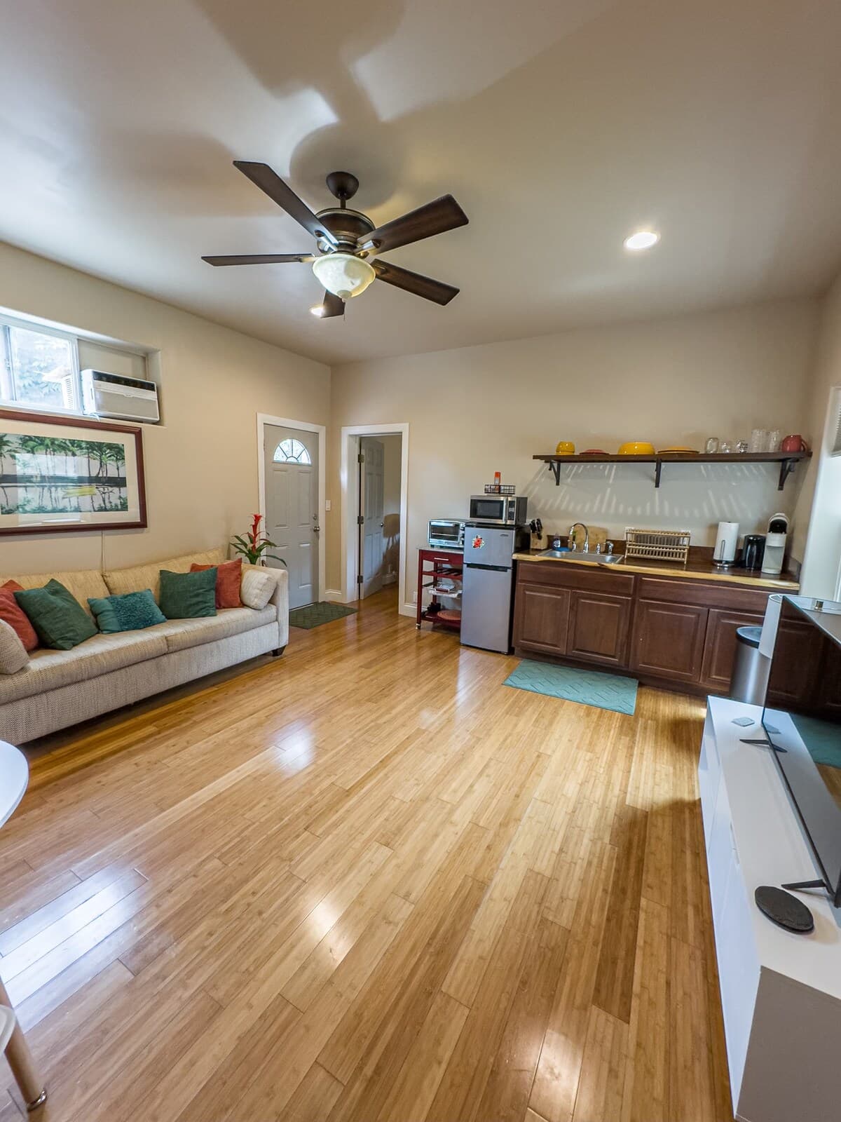 Last-Minute Deal! Central, Clean & Cozy Stay - Photo 3