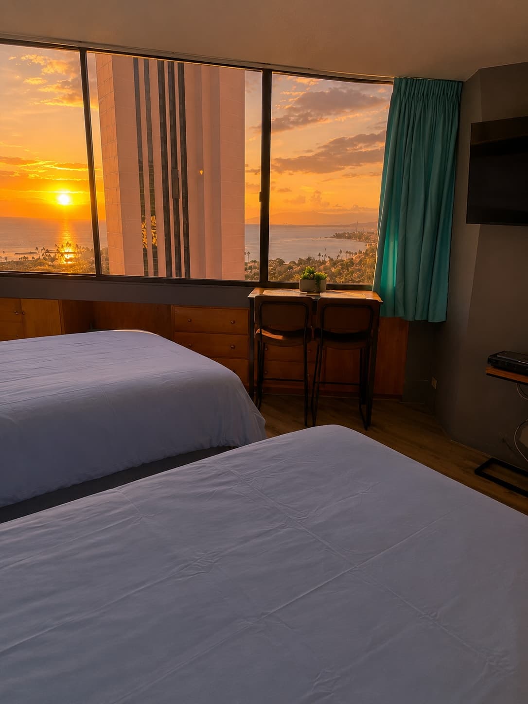 Condo in Honolulu · ★4.91 · 1 bedroom · 2 beds · 1 private bath - Photo 1