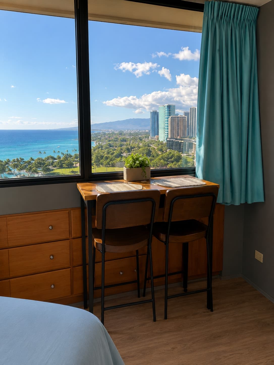 Condo in Honolulu · ★4.91 · 1 bedroom · 2 beds · 1 private bath - Photo 2