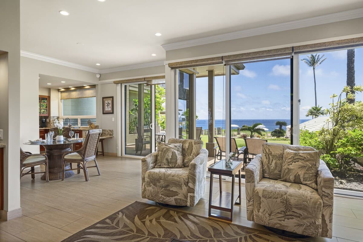 Condo in Lahaina · ★4.8 · 1 bedroom · 2 beds · 1 bath - Photo 5