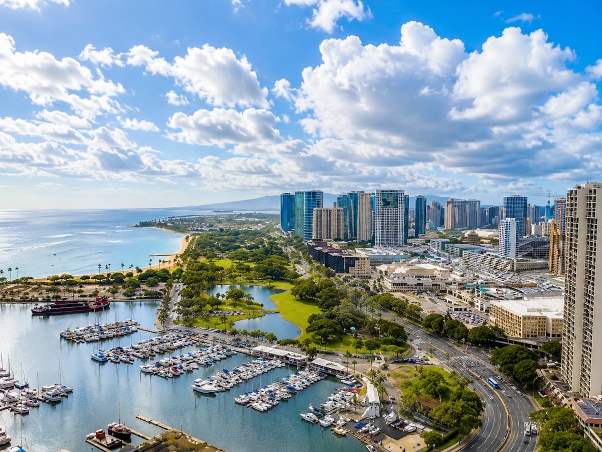 Condo in Honolulu · ★4.84 · 1 bedroom · 2 beds · 1 private bath - Photo 2