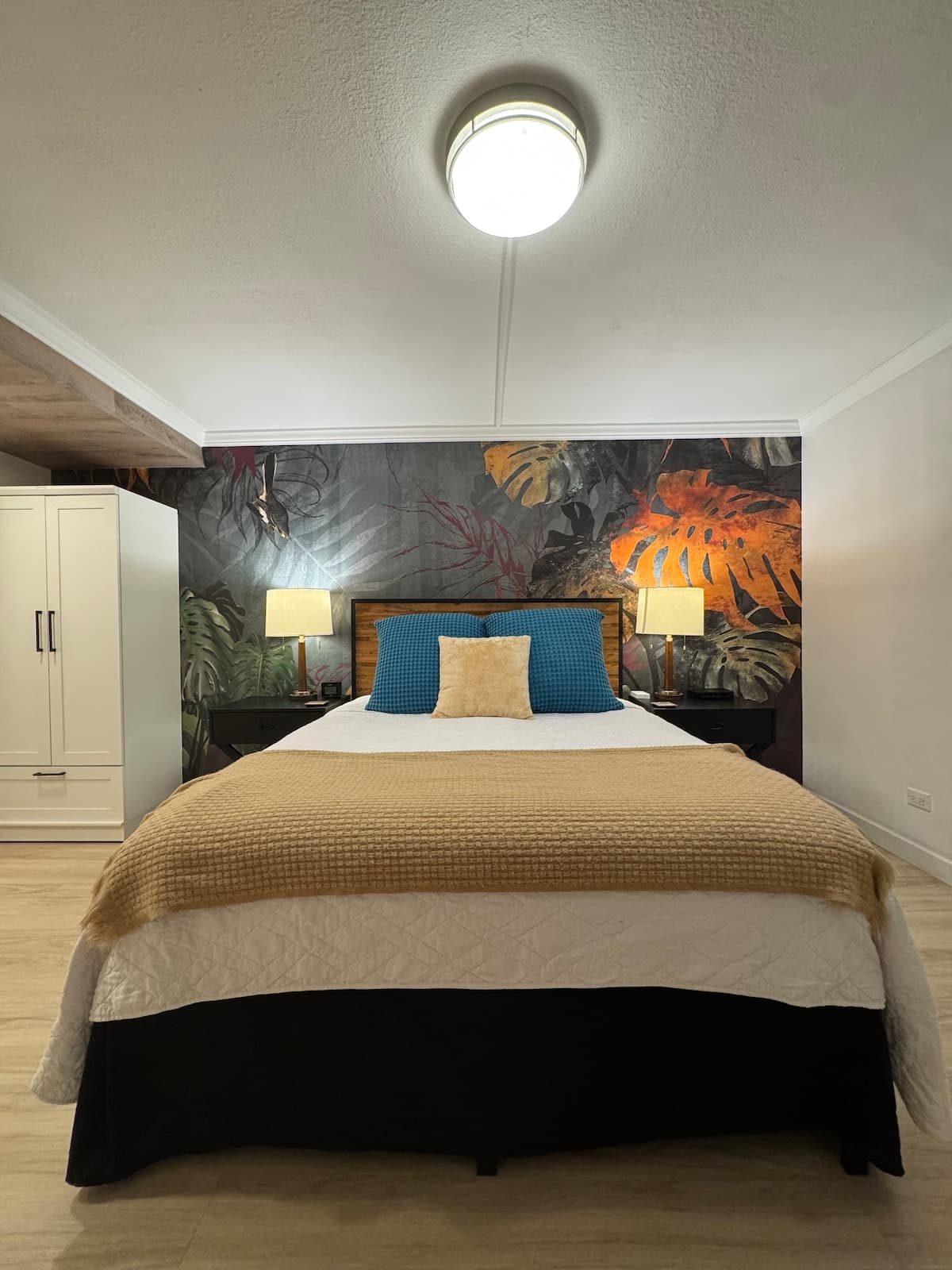 Waikiki Studio in a Prime Central Location - Photo 1