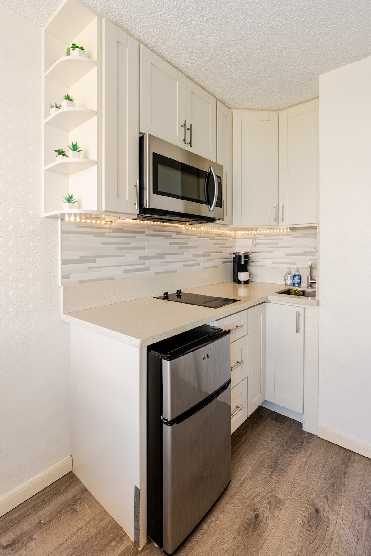 Condo in Honolulu · ★4.94 · Studio · 2 beds · 1 bath - Photo 2