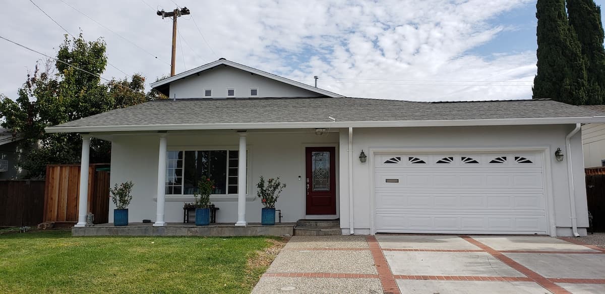 Renovated 3BR with Private Yard, Pet-Friendly - Photo 1