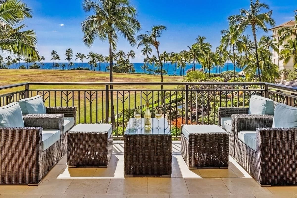 Condo in Kapolei · ★4.94 · 3 bedrooms · 3 beds · 3 private baths - Photo 3