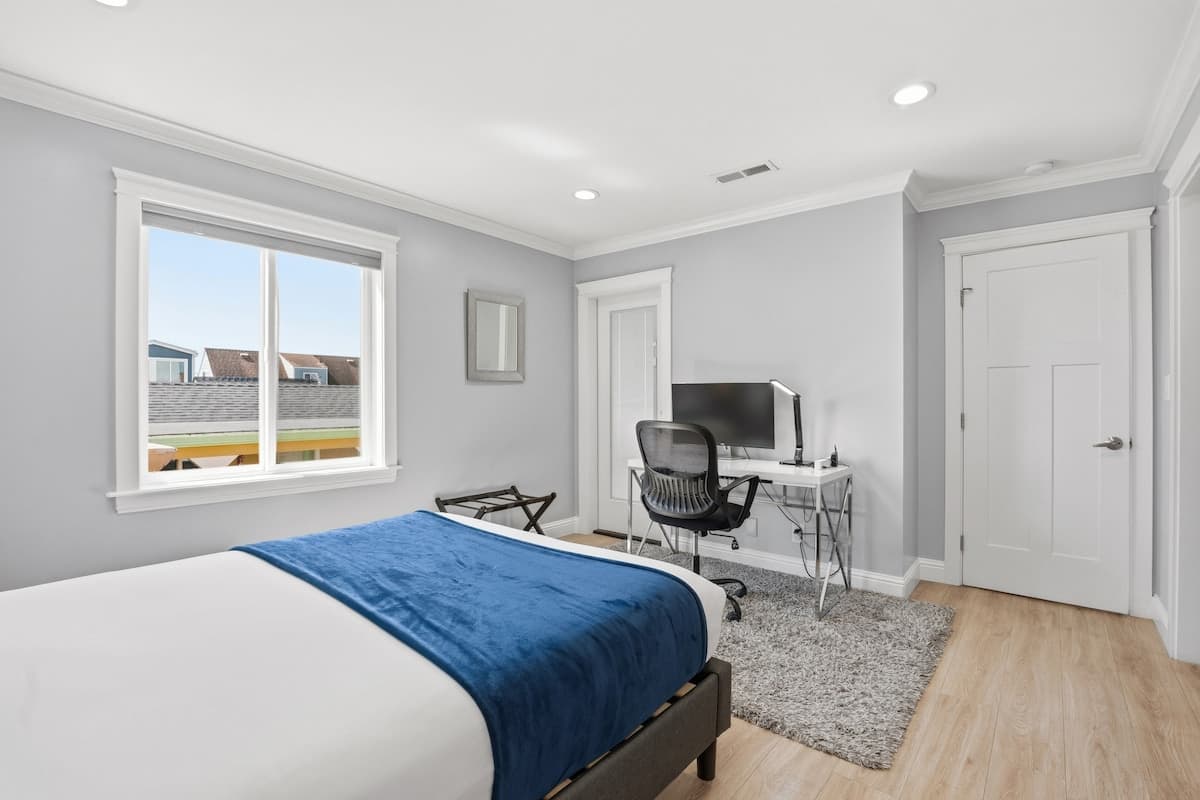 New 5BR Ocean View Home Near SF, EV Charger - Photo 5