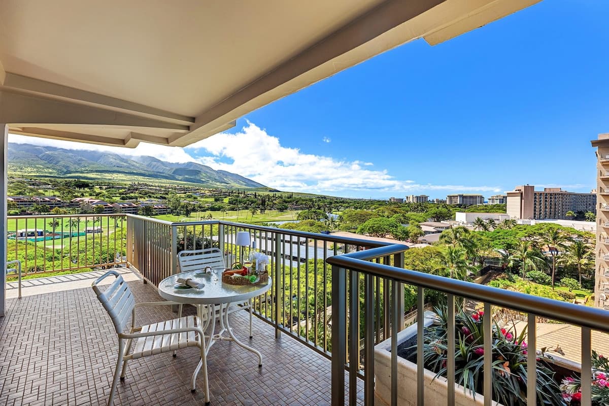 Condo in Lahaina · ★4.75 · 2 bedrooms · 4 beds · 2 baths - Photo 3