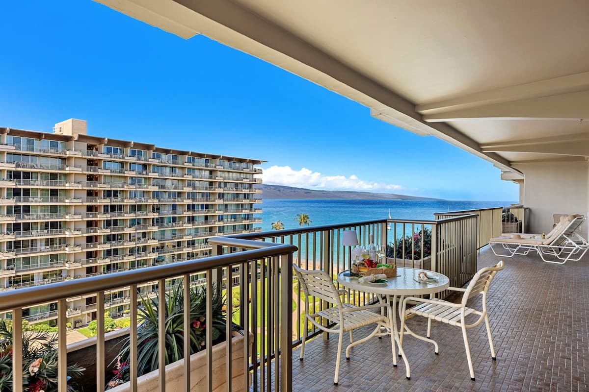 Condo in Lahaina · ★4.75 · 2 bedrooms · 4 beds · 2 baths - Photo 1