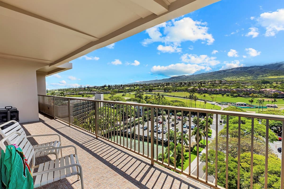Condo in Lahaina · ★4.75 · 2 bedrooms · 4 beds · 2 baths - Photo 4