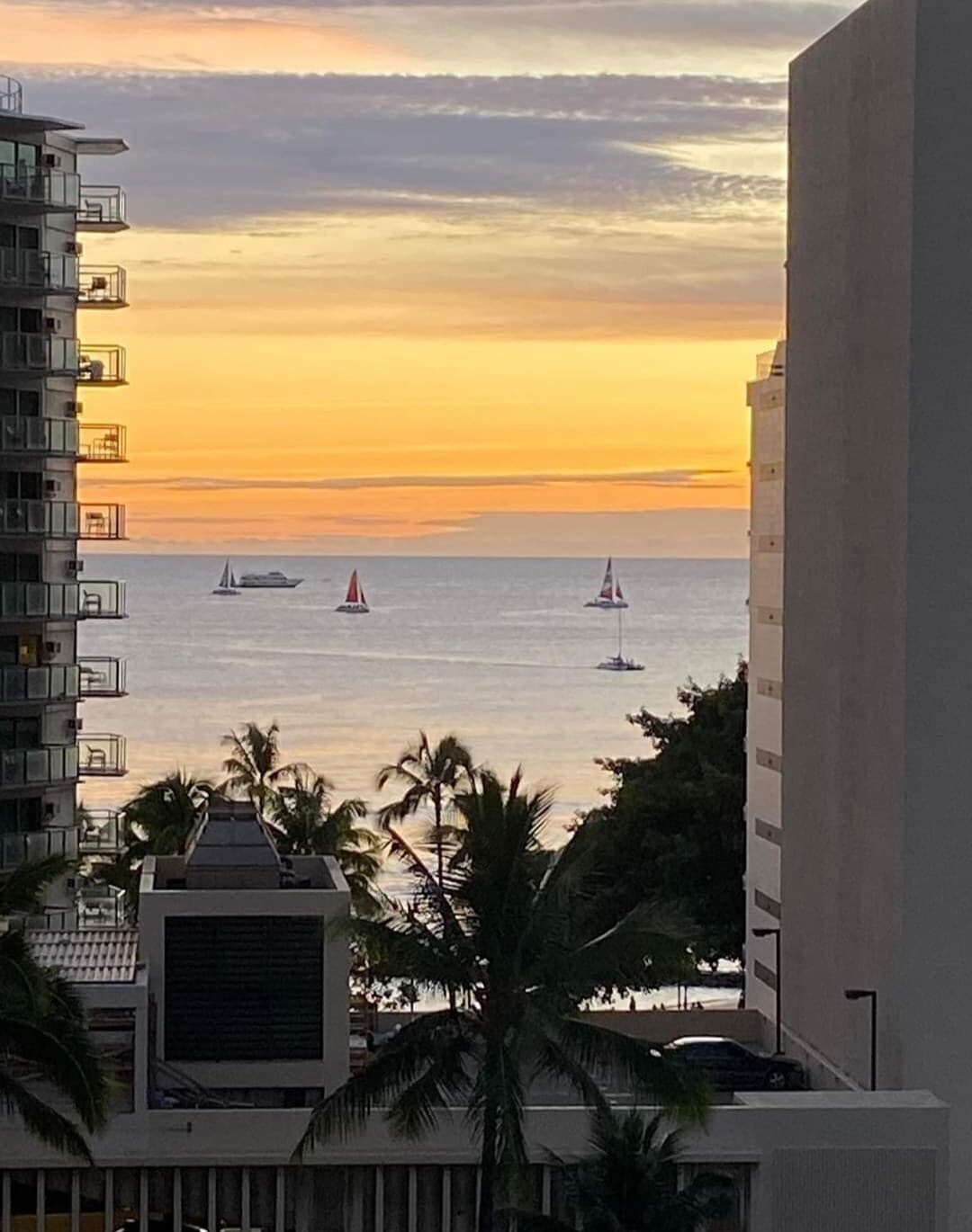 Condo in Honolulu · ★4.79 · Studio · 1 bed · 1 private bath - Photo 4