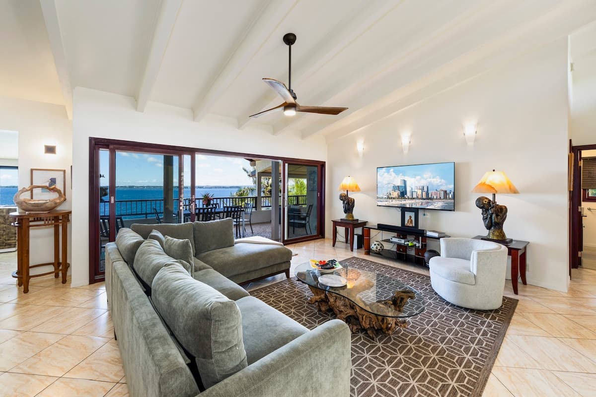 Home in Hilo · ★5.0 · 3 bedrooms · 4 beds · 2 baths - Photo 2