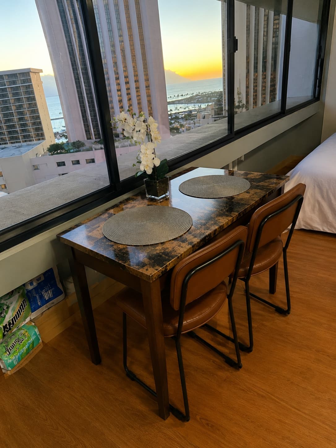 Condo in Honolulu · ★4.79 · 1 bedroom · 2 beds · 1 private bath - Photo 3