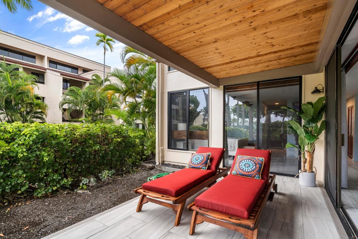 Condo in Kailua-Kona · ★5.0 · 2 bedrooms · 2 beds · 2 baths - Photo 4
