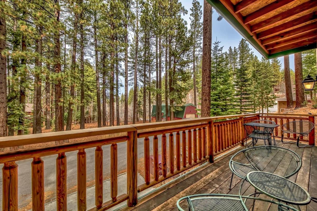 Quiet Forest Home, Hot Tub, Walk to Heavenly Lodge - Photo 2