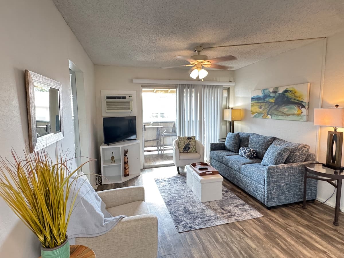 Condo in Kailua-Kona · ★4.83 · 1 bedroom · 2 beds · 1 private bath - Photo 1