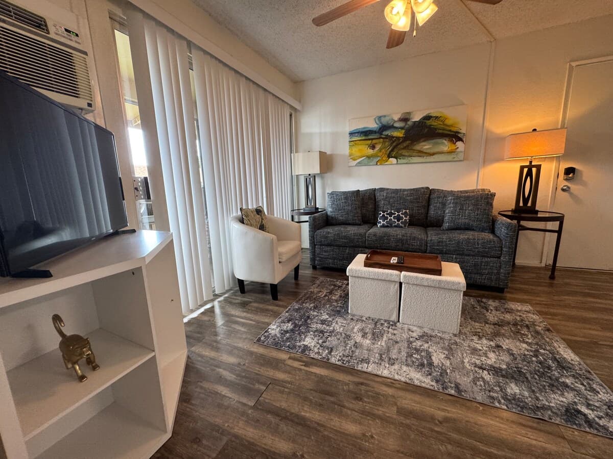 Condo in Kailua-Kona · ★4.83 · 1 bedroom · 2 beds · 1 private bath - Photo 2