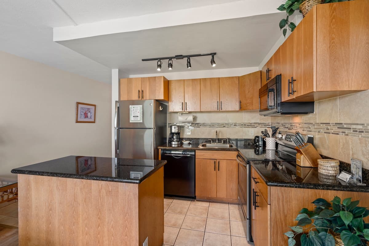 Condo in Kihei · ★4.73 · 1 bedroom · 2 beds · 1 bath - Photo 3