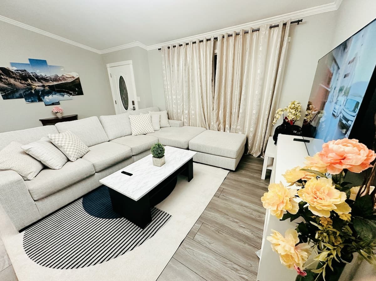 Spacious Modern Home Near Downtown & Stadiums - Photo 1