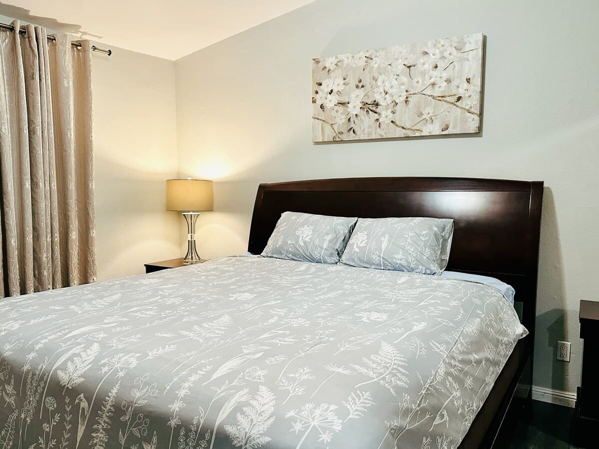 Spacious Modern Home Near Downtown & Stadiums - Photo 4