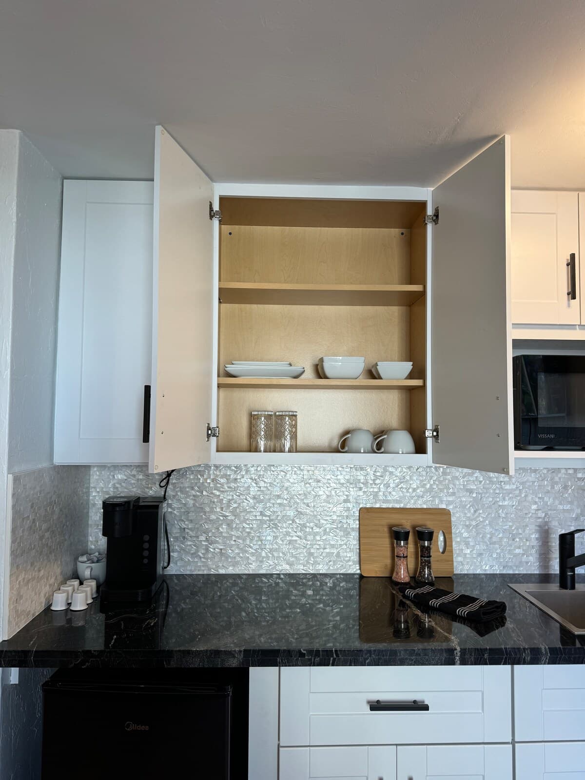 Condo in Honolulu · ★4.79 · Studio · 1 bed · 1 private bath - Photo 5
