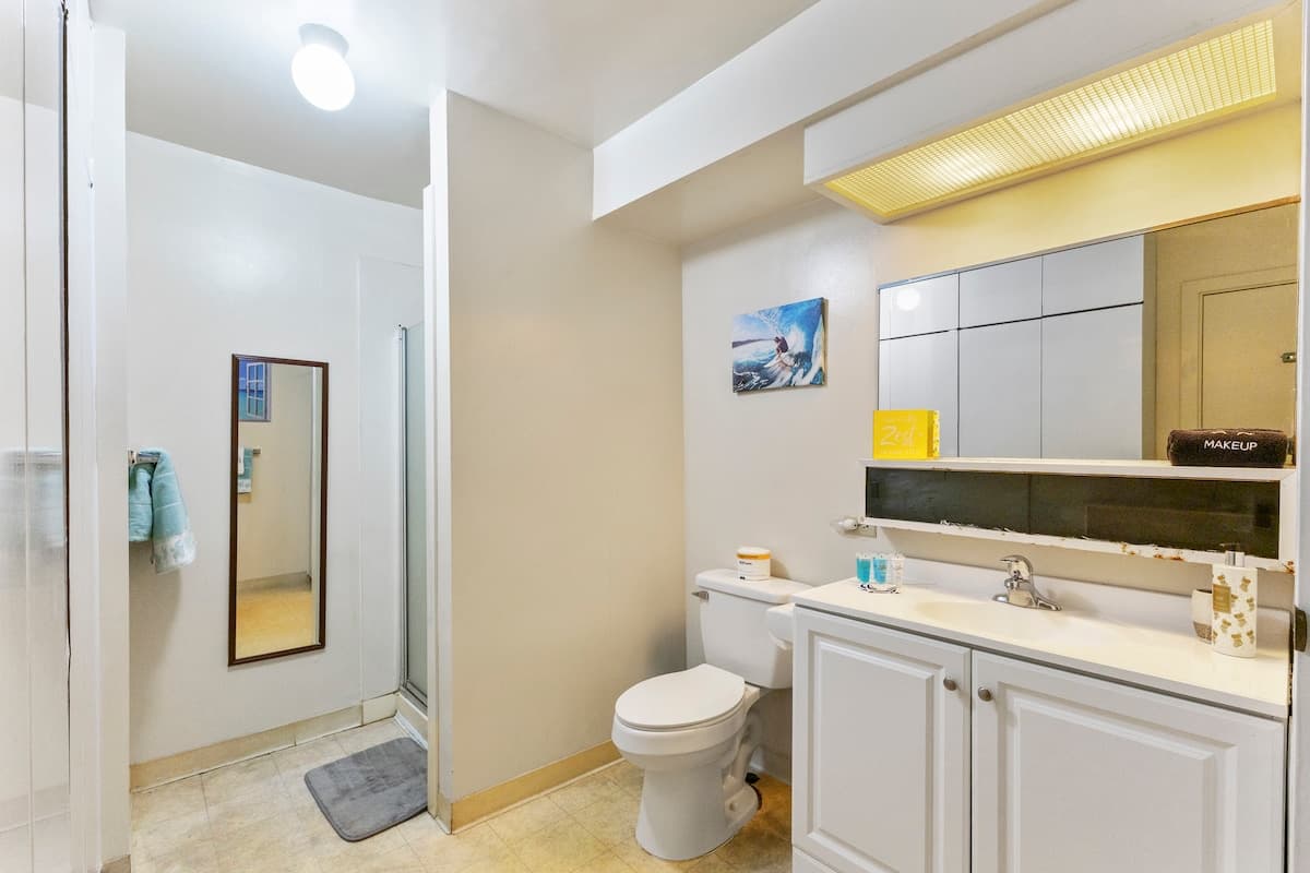Basic Studio 🏝 1 Block To The Beach! Legally Zoned - Photo 2