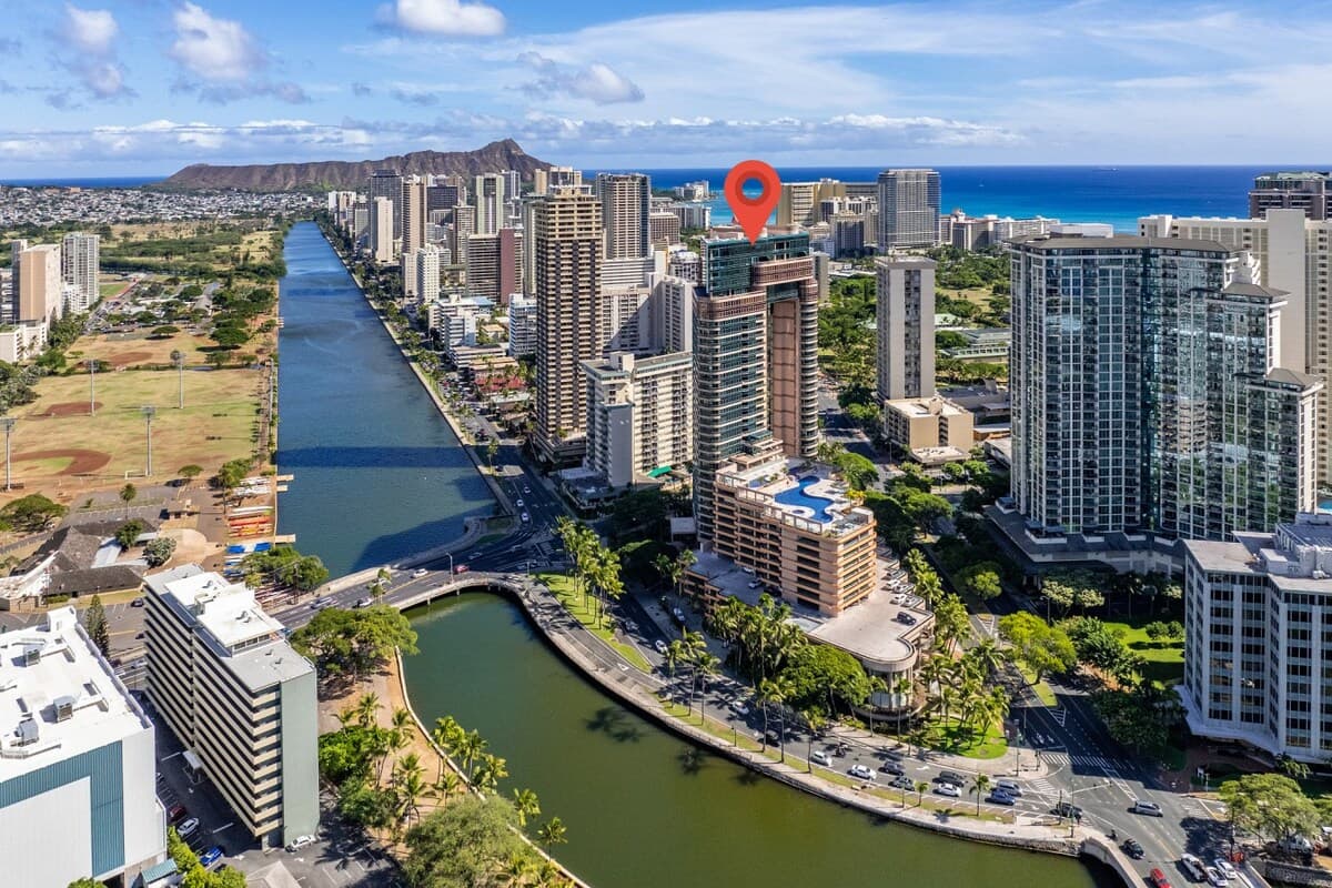 Condo in Honolulu · ★4.56 · 2 bedrooms · 2 beds · 2 baths - Photo 5