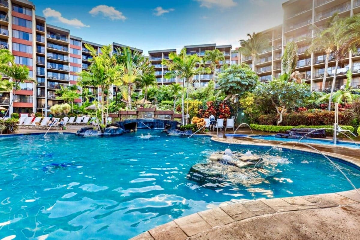 Condo in Lahaina · ★4.83 · Studio · 2 beds · 1 private bath - Photo 2