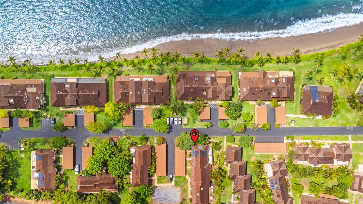 Townhouse in Lahaina · ★4.67 · 2 bedrooms · 3 beds · 3 private baths - Photo 4