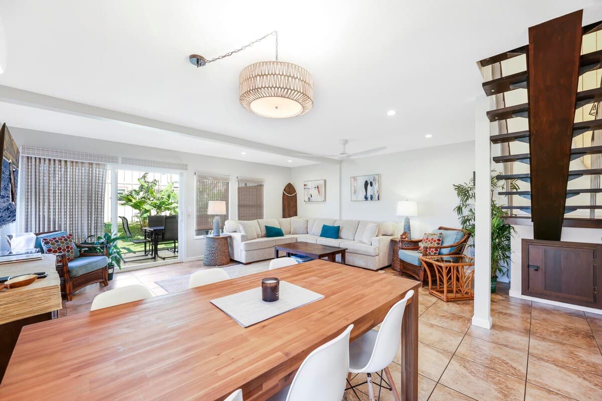 Townhouse in Lahaina · ★4.67 · 2 bedrooms · 3 beds · 3 private baths - Photo 3