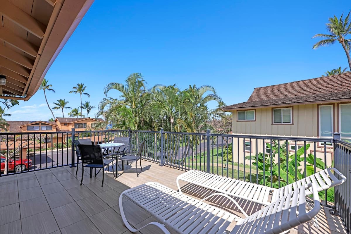Townhouse in Lahaina · ★4.67 · 2 bedrooms · 3 beds · 3 private baths - Photo 1