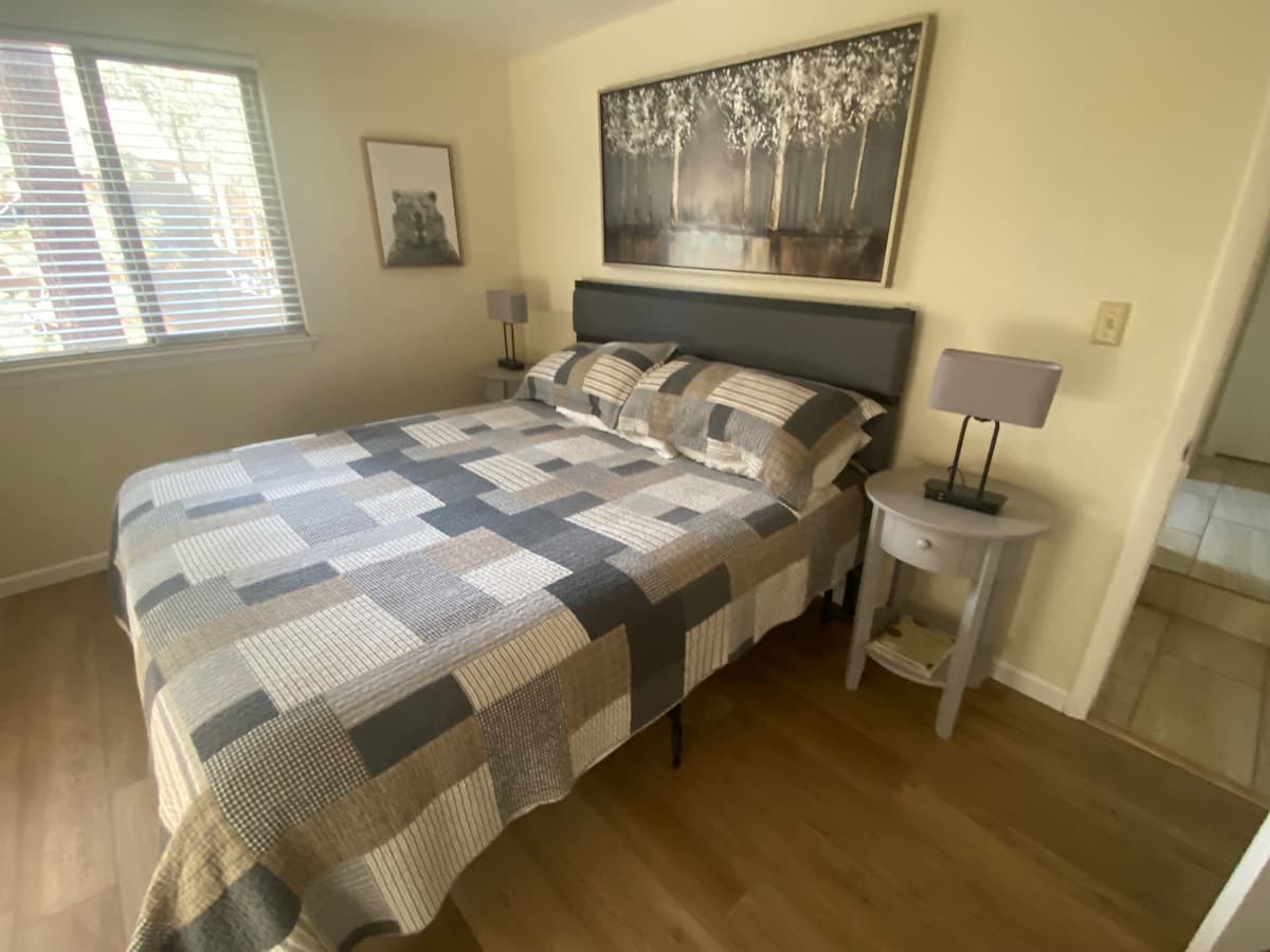 Townhouse in Round Hill Village · ★4.89 · 3 bedrooms · 8 beds · 2.5 private baths - Photo 5
