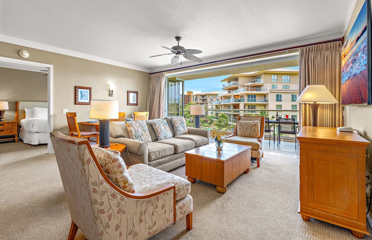 Condo in Lahaina · ★4.97 · 2 bedrooms · 2 beds · 2 baths - Photo 3