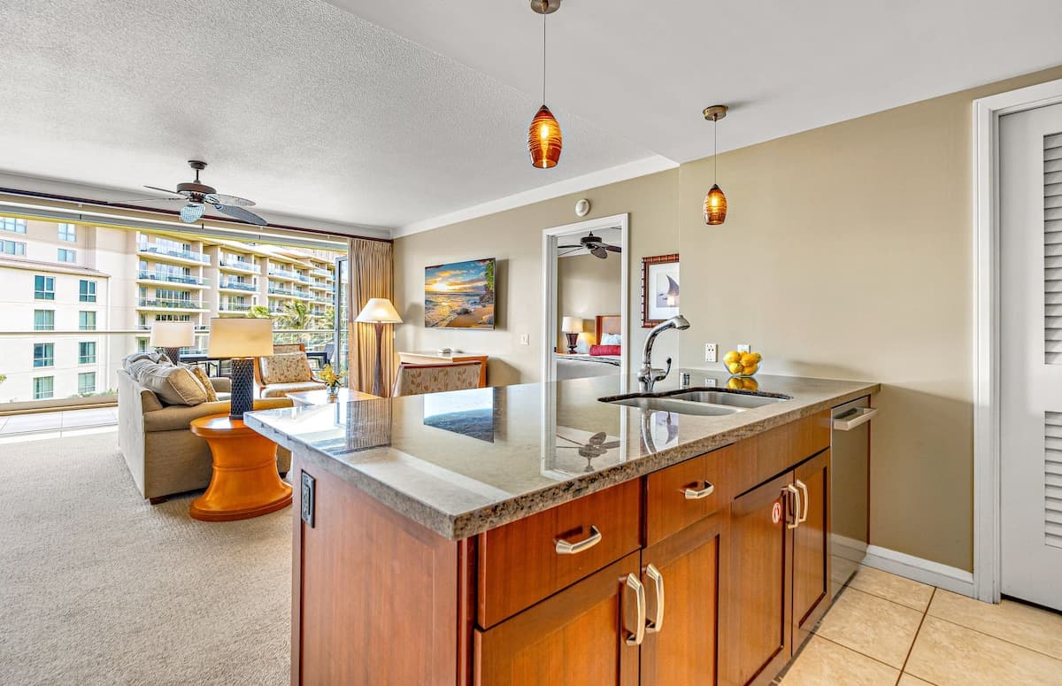 Condo in Lahaina · ★4.97 · 2 bedrooms · 2 beds · 2 baths - Photo 4
