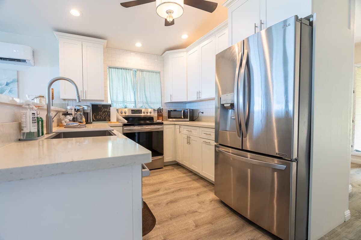 Home in Kailua-Kona · ★4.97 · 2 bedrooms · 2 beds · 1.5 baths - Photo 5