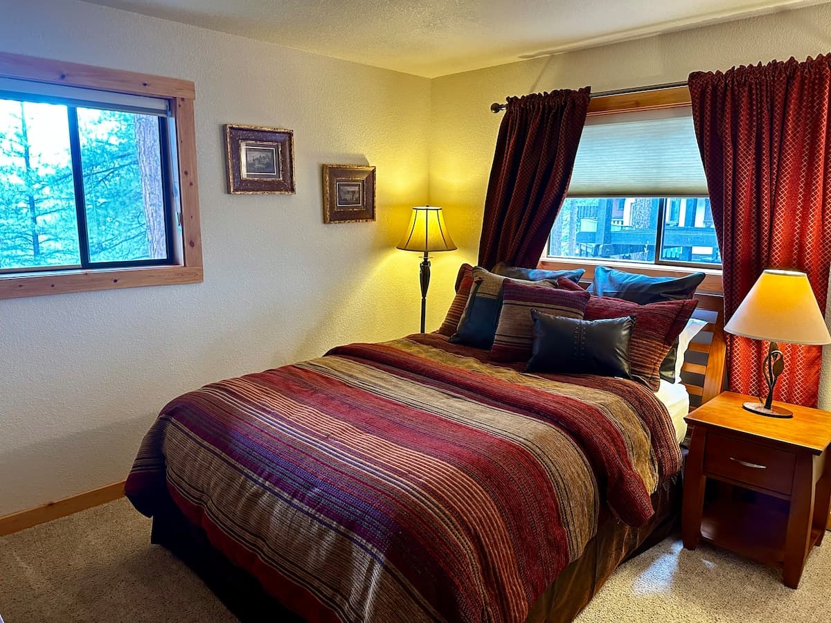 Home in Incline Village · ★5.0 · 5 bedrooms · 6 beds · 4 private baths - Photo 4