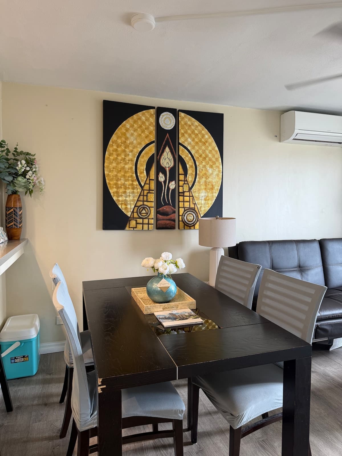 Condo in Honolulu · ★4.61 · 2 bedrooms · 4 beds · 1 private bath - Photo 3