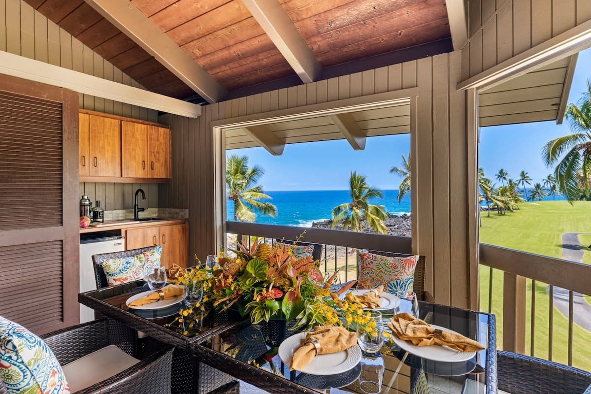 Condo in Kailua-Kona · ★4.82 · 3 bedrooms · 4 beds · 2 baths - Photo 4