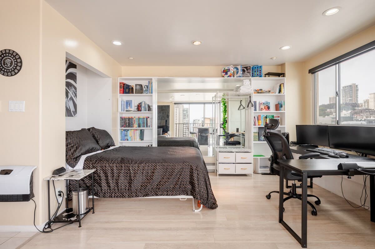 Skyline & Bay Views, Parking, Chinatown Condo - Photo 4