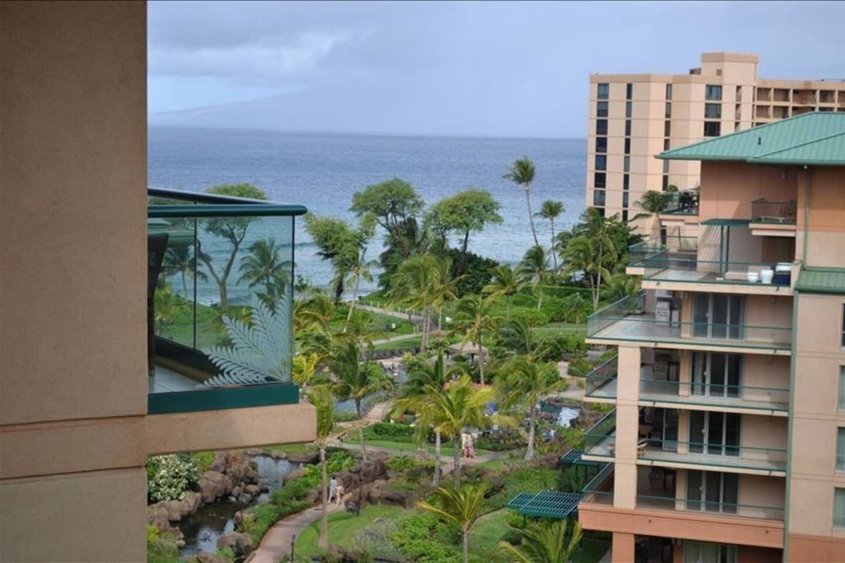 Condo in Lahaina · ★4.6 · 1 bedroom · 2 beds · 1 bath - Photo 2