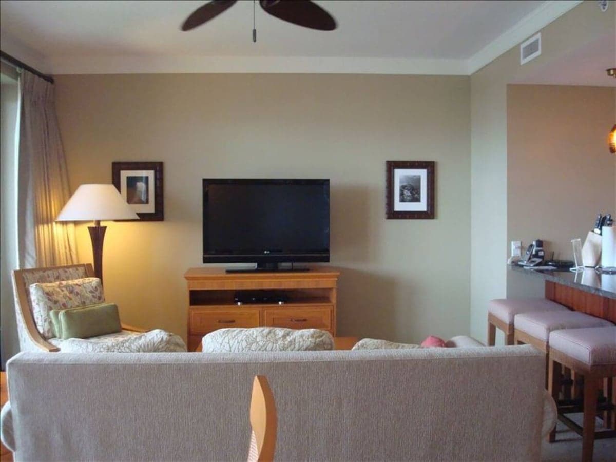 Condo in Lahaina · ★4.6 · 1 bedroom · 2 beds · 1 bath - Photo 5